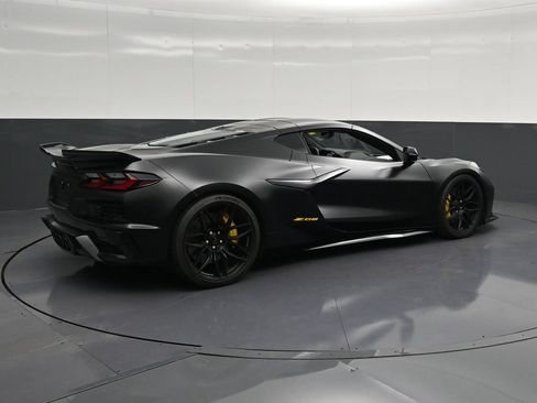Used 2025 Chevrolet Corvette Z06 RWD image 3