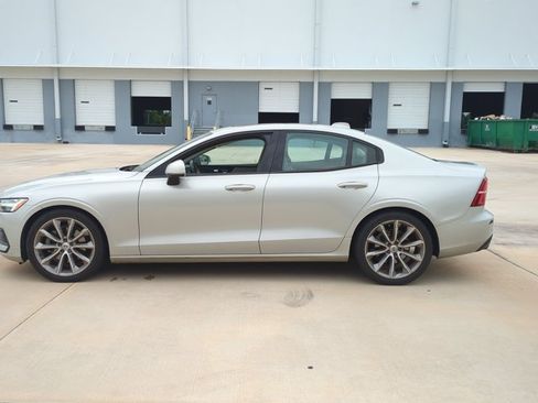Used 2020 Volvo S60 T5 Momentum FWD image 8