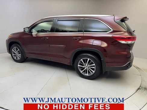 Used 2018 Toyota Highlander XLE AWD/4WD image 3