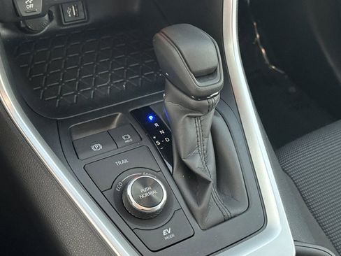 Certified 2025 Toyota RAV4 LE image 26