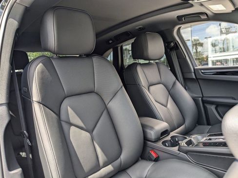 Certified 2025 Porsche Macan AWD/4WD image 26