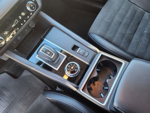 Used 2024 Mitsubishi Outlander SE image 15