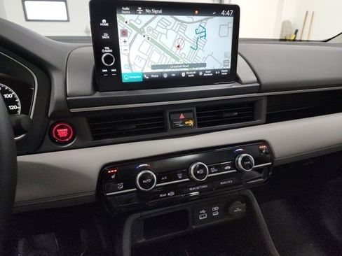 Used 2025 Honda Pilot Touring image 31