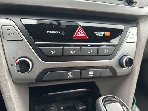 Used 2017 Hyundai Elantra SE FWD image 21