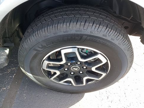 Used 2021 Ford Bronco Outer Banks image 11