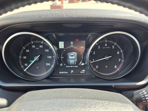 Used 2017 Land Rover Discovery First Edition image 25