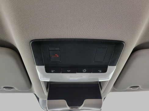 Used 2025 Nissan Rogue SV image 18