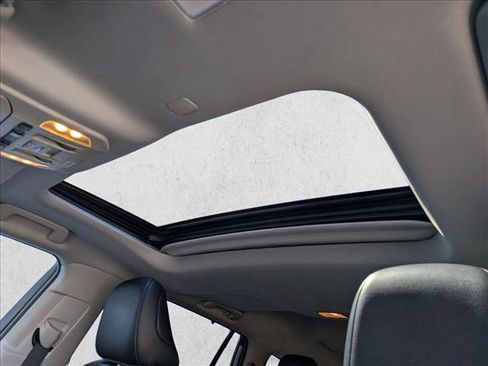 Used 2022 Toyota Highlander XLE AWD/4WD image 15
