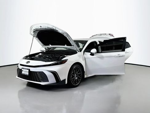 Used 2025 Toyota Camry SE AWD/4WD image 22