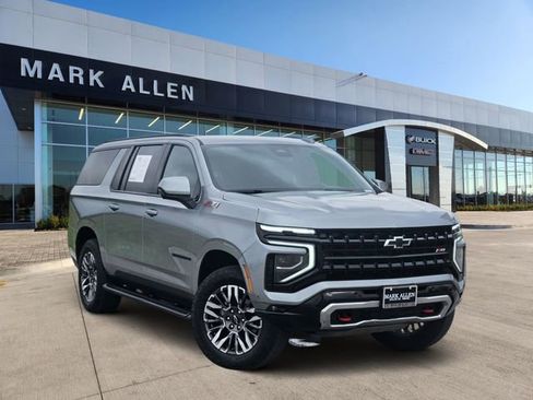 Used 2025 Chevrolet Suburban Z71 AWD/4WD image 1