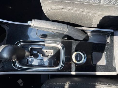 Used 2017 Mitsubishi Outlander ES AWD/4WD image 30