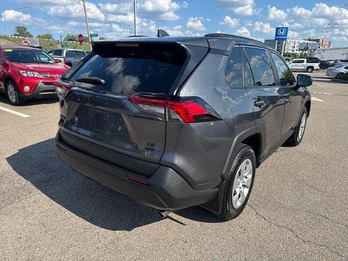 Used 2021 Toyota RAV4 LE w/ Carpet Mat Package (TMS) AWD/4WD image 8