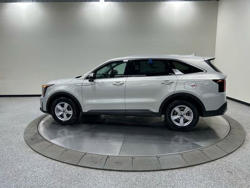New 2026 Kia Sorento LX image 8