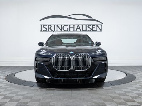 Used 2025 BMW 760i xDrive w/ Executive Package image 2