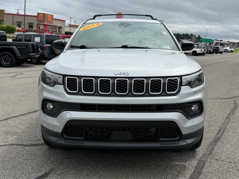 Used 2024 Jeep Compass Latitude AWD/4WD image 8