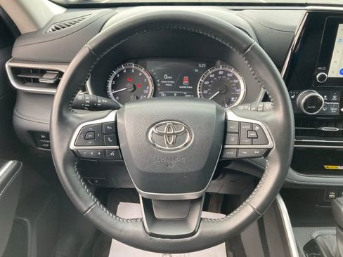 Used 2023 Toyota Highlander XLE image 26