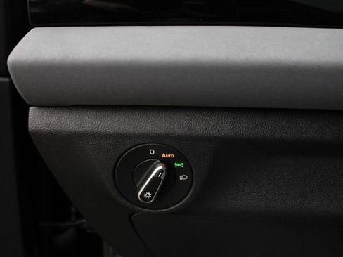 Used 2025 Volkswagen Jetta SE w/ Sunroof Package image 11