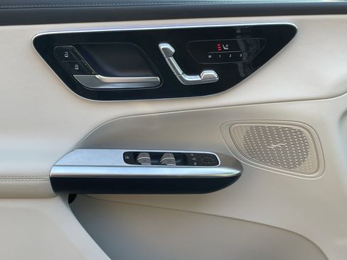 Used 2024 Mercedes-Benz GLC 300 4MATIC image 19