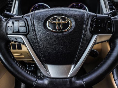 Used 2015 Toyota Highlander XLE AWD/4WD image 14