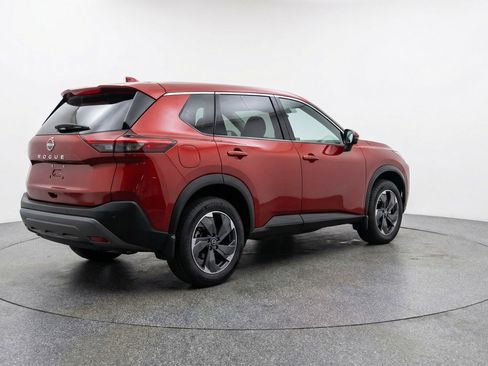 Used 2025 Nissan Rogue SV image 9