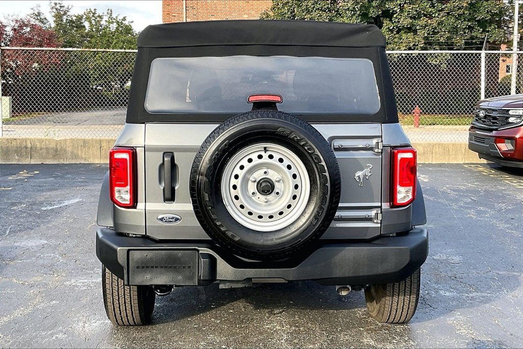 Used 2025 Ford Bronco 4-Door AWD/4WD image 3