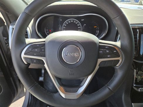 Used 2019 Jeep Grand Cherokee Altitude image 10