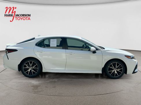 Used 2024 Toyota Camry SE FWD image 4