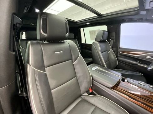 Used 2023 Cadillac Escalade ESV Premium Luxury AWD/4WD image 14