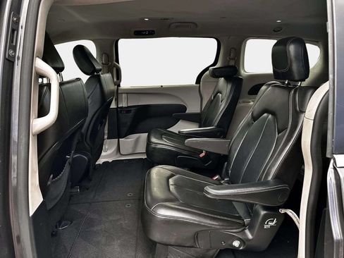 Used 2020 Chrysler Voyager Lxi FWD image 18