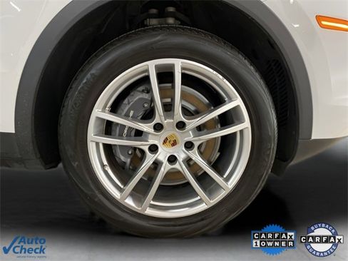 Used 2022 Porsche Cayenne w/ Premium Package image 26
