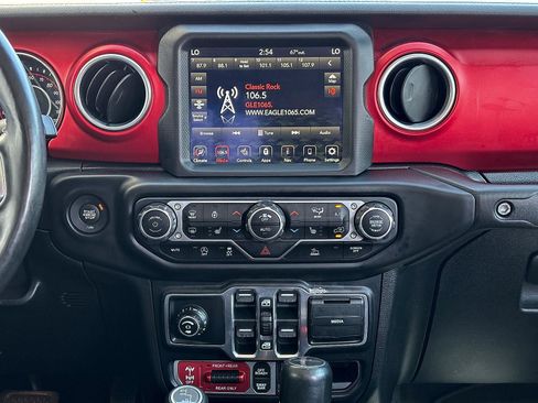 Used 2020 Jeep Gladiator Rubicon w/ Uconnect 4C Nav & Sound Group AWD/4WD image 15