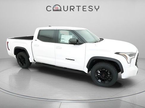 Used 2025 Toyota Tundra SR5 w/ SR5 Premium Package RWD image 32