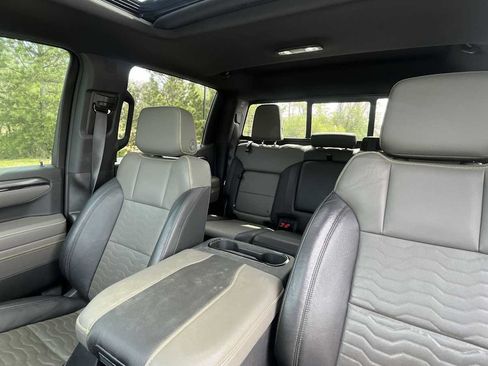 Used 2023 Chevrolet Silverado 1500 ZR2 w/ Technology Package AWD/4WD image 10