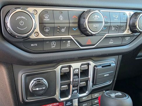 New 2026 Jeep Wrangler Unlimited Rubicon AWD/4WD image 18
