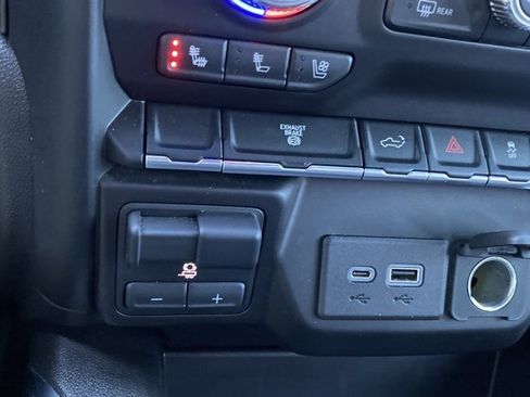 Used 2022 GMC Sierra 2500 AT4 image 42