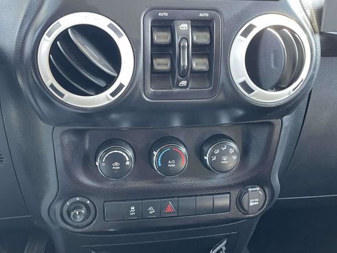 Used 2016 Jeep Wrangler Unlimited Sport w/ Quick Order Package 24S AWD/4WD image 30
