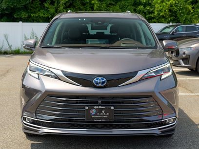 Used 2023 Toyota Sienna Platinum
