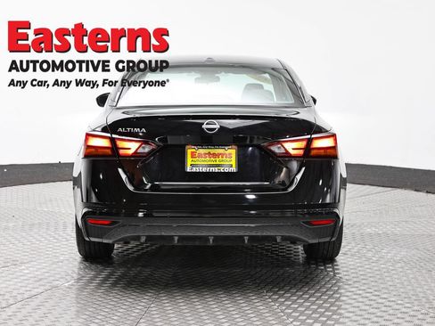 Used 2025 Nissan Altima 2.5 SV FWD image 6