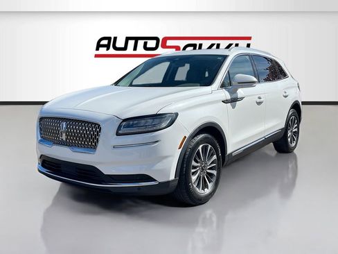 Used 2023 Lincoln Nautilus AWD image 3
