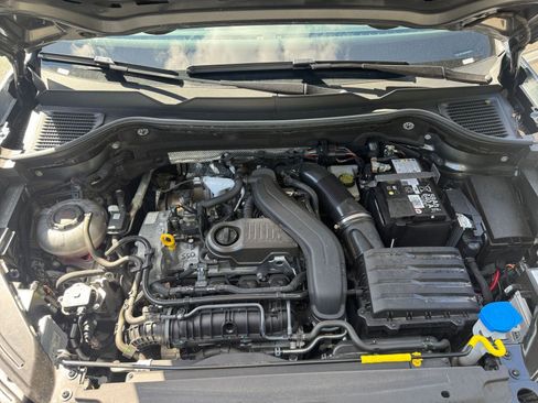 Used 2025 Volkswagen Taos SE image 32