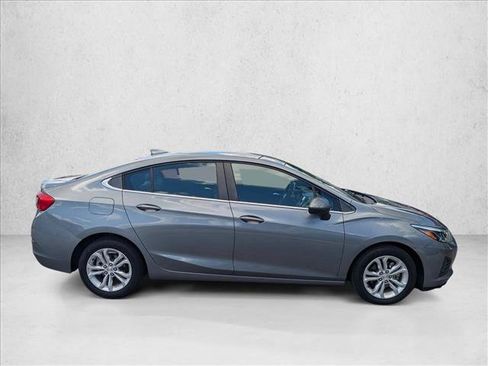 Used 2019 Chevrolet Cruze LT FWD image 4