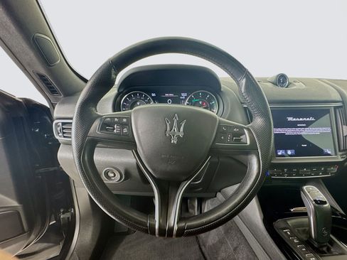 Used 2021 Maserati Levante AWD/4WD image 11