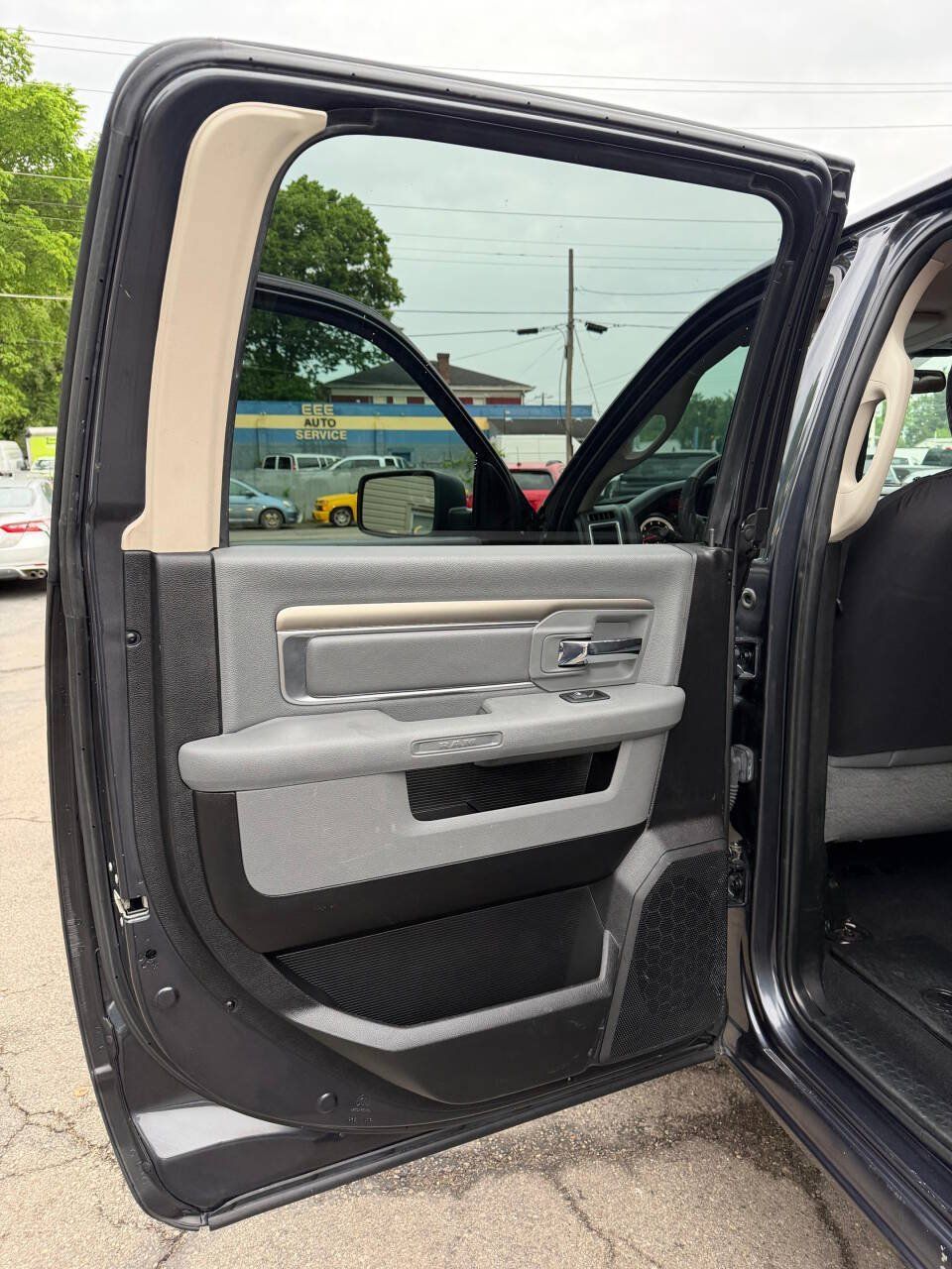 Used 2018 RAM 1500 Classic SLT AWD/4WD image 13