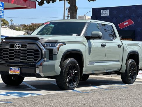 Used 2025 Toyota Tundra Platinum w/ TRD Off-Road Package AWD/4WD image 8