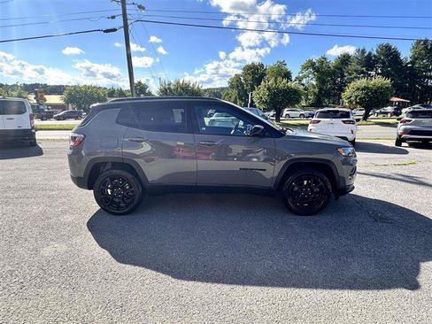 Used 2023 Jeep Compass Latitude AWD/4WD image 4