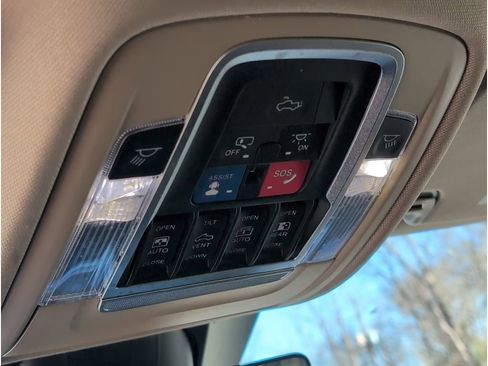 Used 2020 RAM 1500 Limited image 28