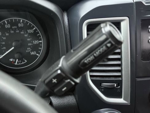 Used 2017 Nissan Titan S image 22