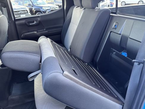 Used 2020 Toyota Tacoma TRD Sport image 26