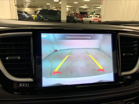 Used 2023 Chrysler Pacifica Touring-L w/ S Appearance Package image 26