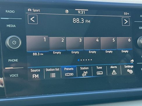 Used 2023 Volkswagen Taos SE w/ Panoramic Sunroof Package image 23